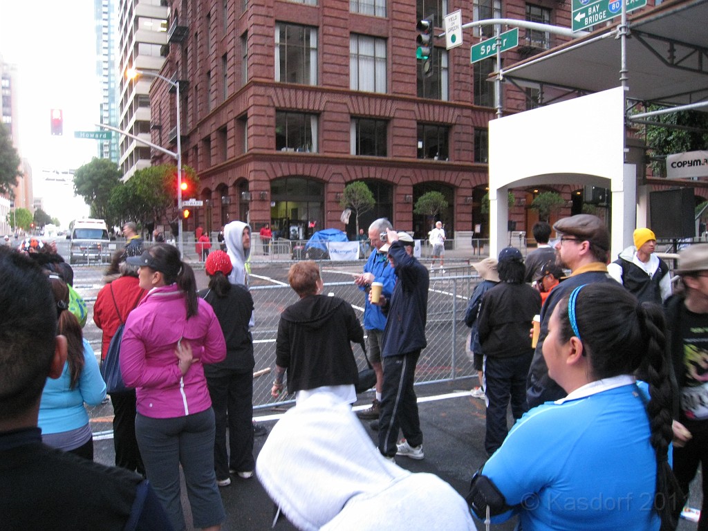 2011 Bay to Breakers Sunday 0055.JPG - I was able to participate in the 2011, 100th anniversary of the San Francisco Bay to Breakers 12K race. A great weekend for sight seeing and racing.
